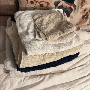 Vintages 5-soft towels and 3-wash clothes